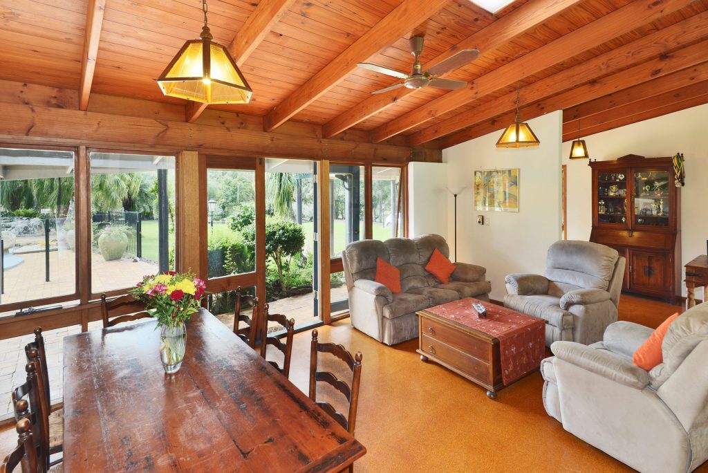 Maleny Accommodation McCarthy Lake House for rent Lounge and dining area