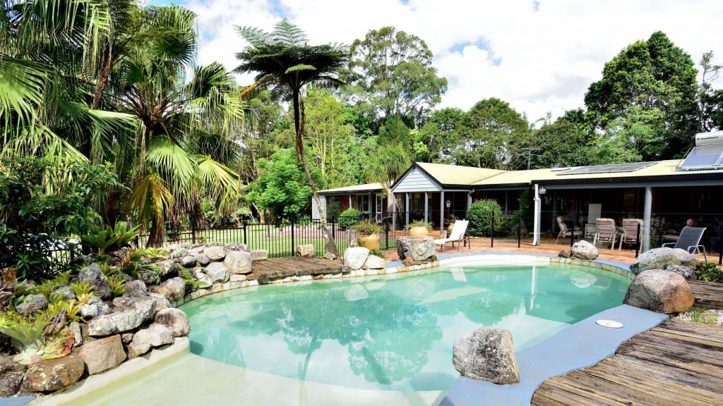 Maleny Accommodation with swimming pool