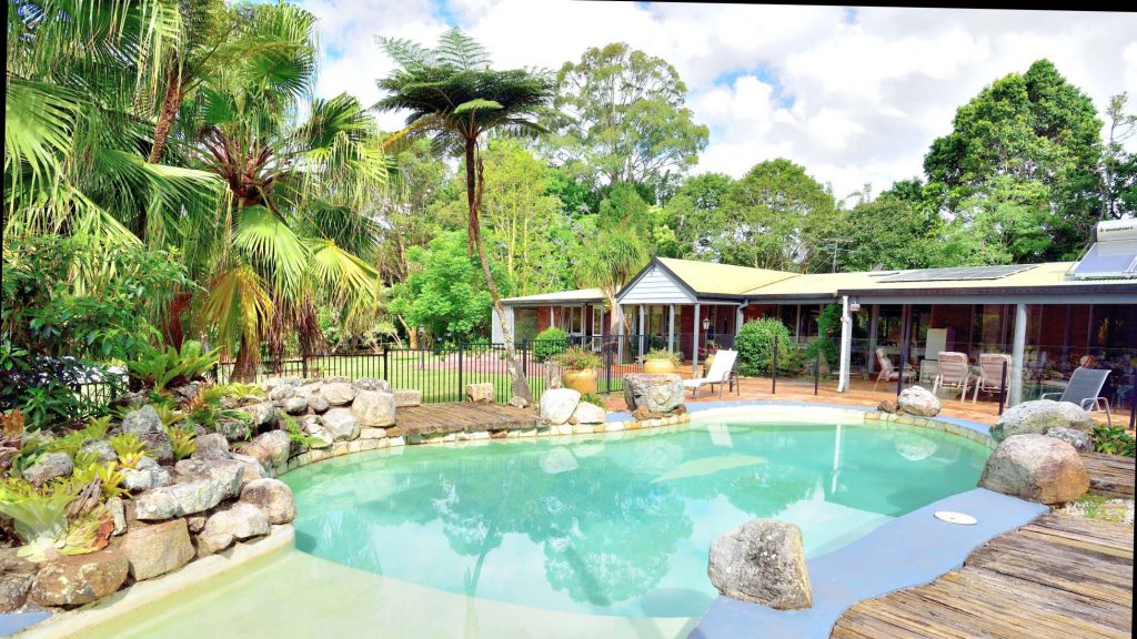 McCarthy Lake House - Sunshine Coast Hinterland Accommodation